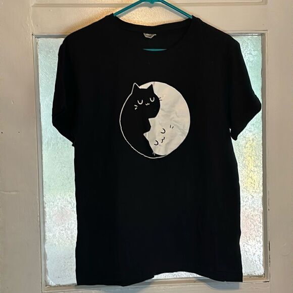 Unisex Black short sleeve Tshirt with Black white yin and yang cats size XL - Picture 1 of 5